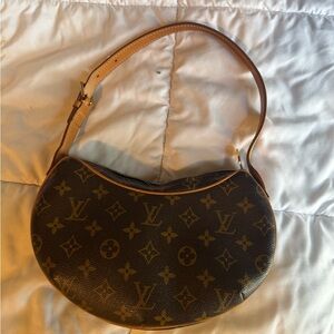 Authentic Louis Vuitton pochette croissant purse